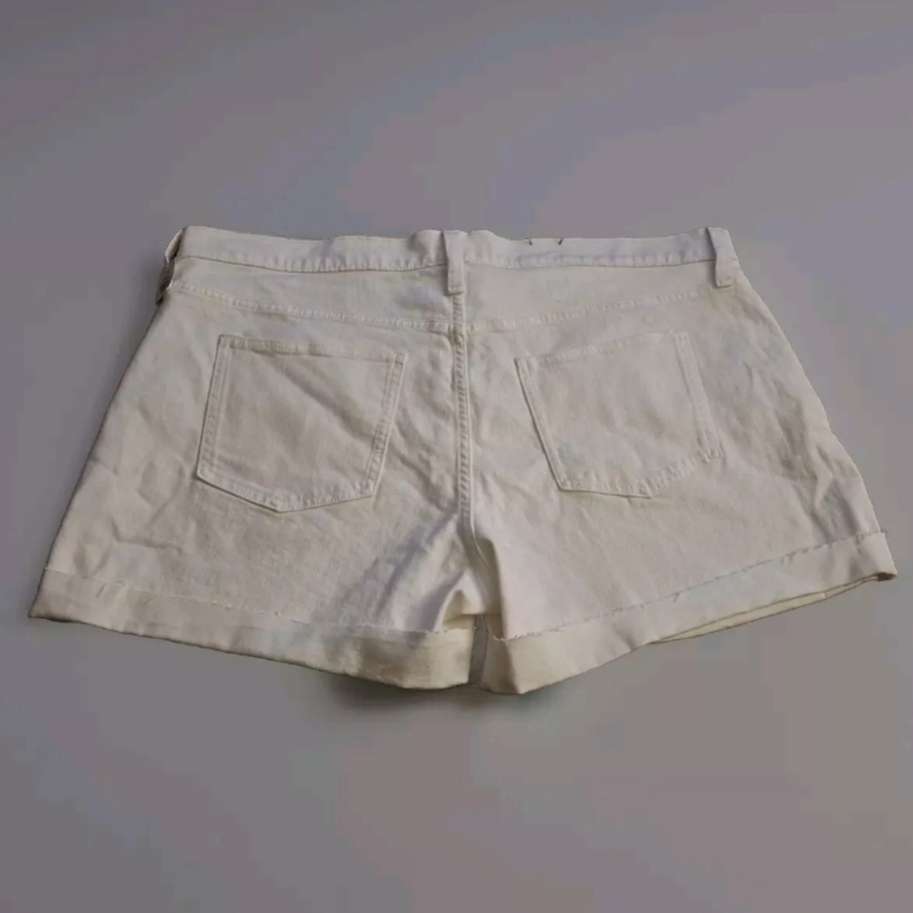 Gap Women's Optic White Demin Cuffed Shorts 35/25R 5" Short Midrise B24#2 - Picture 2 of 6